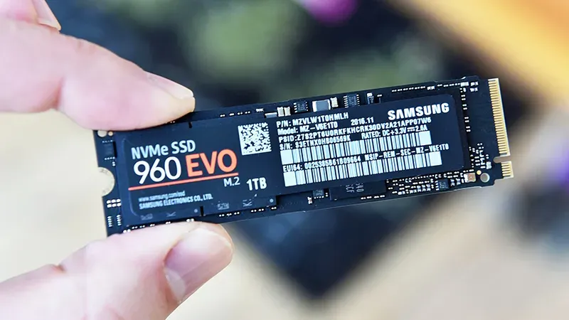 So sánh hosting NVMe và hosting SSD 2 o cung nvme hosting NVMe và hosting SSD