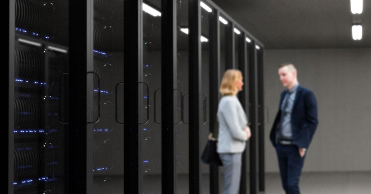 Hướng Dẫn Toàn Diện Di Chuyển HPC Sang Colocation: Giải Pháp Tối Ưu Hiệu Năng & Chi Phí 3 Phân tích Tổng Chi phí Sở hữu (TCO) và Lợi tức Đầu tư (ROI) cho Colocation HPC