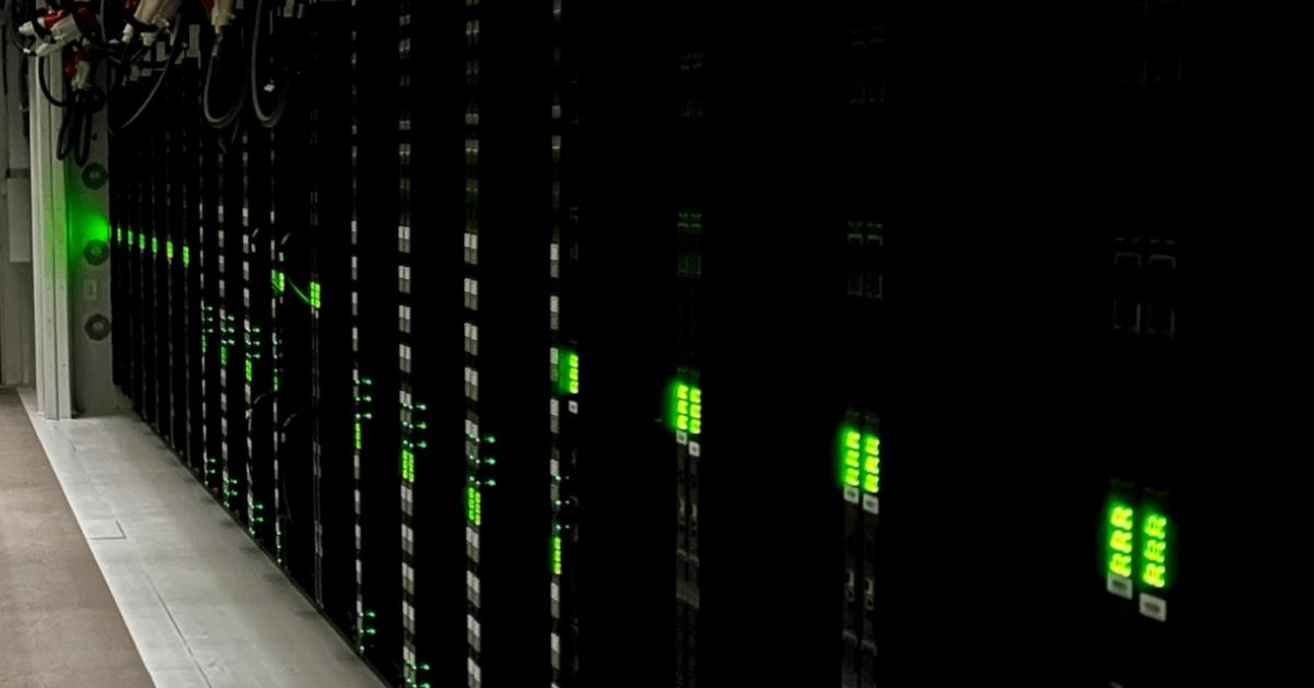 Hướng Dẫn Toàn Diện Di Chuyển HPC Sang Colocation: Giải Pháp Tối Ưu Hiệu Năng & Chi Phí 1 Trong kỷ nguyên số hiện nay, khối lượng công việc tính toán hiệu năng cao (HPC) đang tăng trưởng với tốc độ chóng mặt